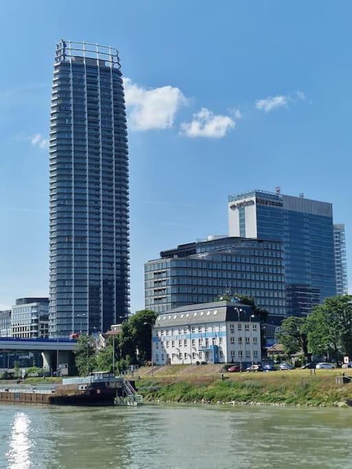 The First Skyscraper In Slovakia Apartment Bratislava Exterior photo